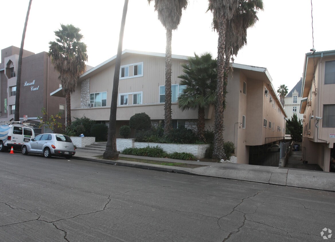 Foto del edificio - 5340 Russell Ave