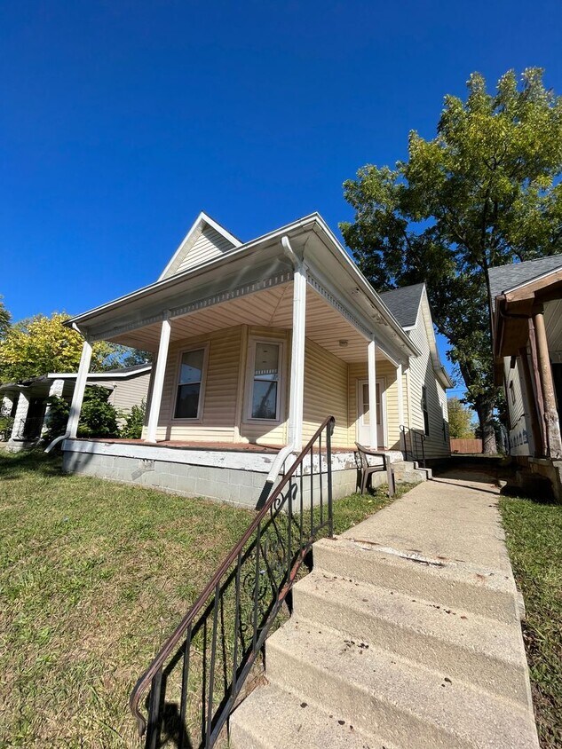 Foto principal - 3 Bedroom, 1 bathroom House!