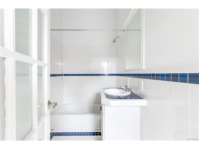 Building Photo - 2602 W Grace St