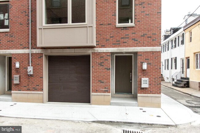 Building Photo - 757 S Marshall St