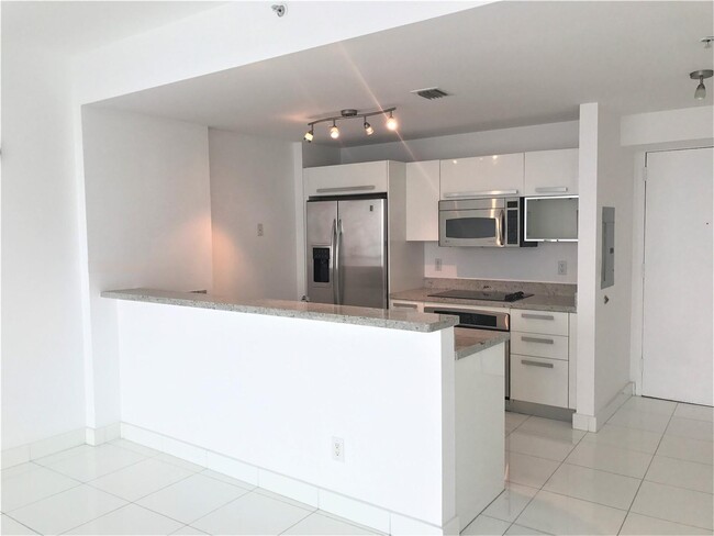 Foto del edificio - 601 NE 36th St