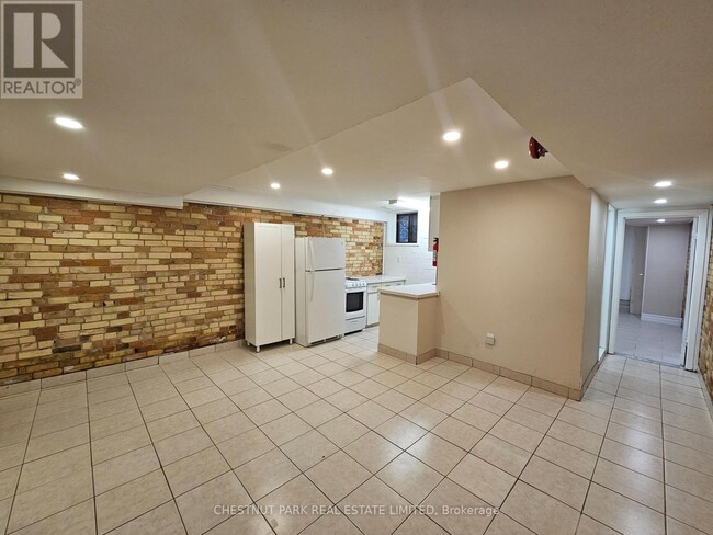 Building Photo - 149 Gerrard St E