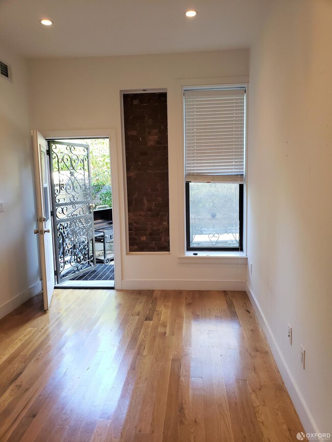 Building Photo - 147 Vanderbilt Avenue