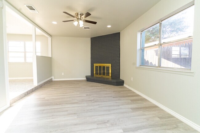 Foto del edificio - 1416 Tulip Ln