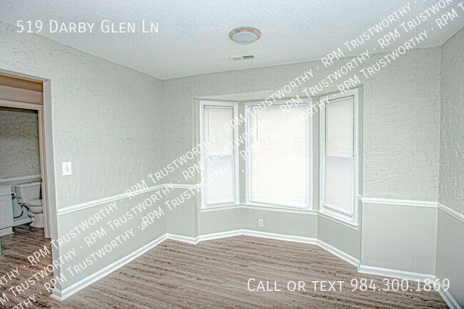 Foto del edificio - 519 Darby Glen Ln