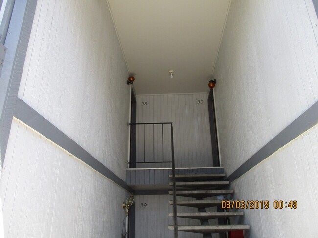 Foto del edificio - Two Bedroom Condo in Highland Park