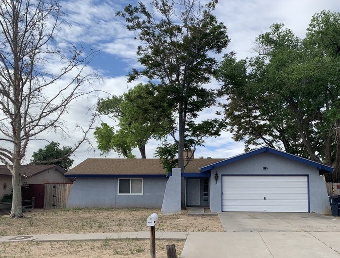 Foto principal - 3 Bed 2 Bath Home Available Now!