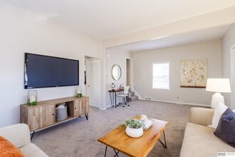 Building Photo - 4266 Maple St