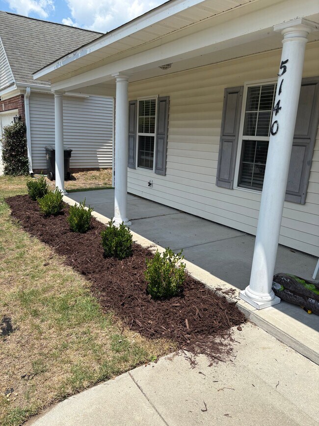 Foto del edificio - 5140 Long Pointe Rd
