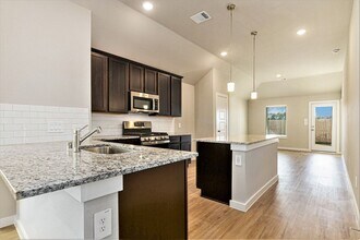 Building Photo - 672 Roaring Fls Dr