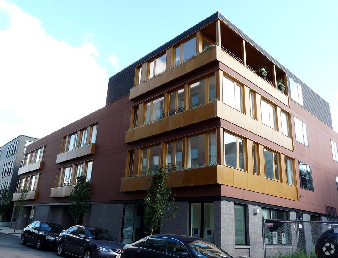 Building Photo - 321 W 2nd St