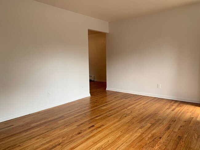 Building Photo - 4BD/2BA Table Mesa Home - Close to everything