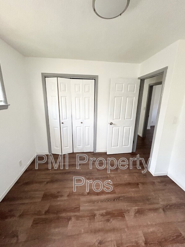 Building Photo - 5648 N 61st St