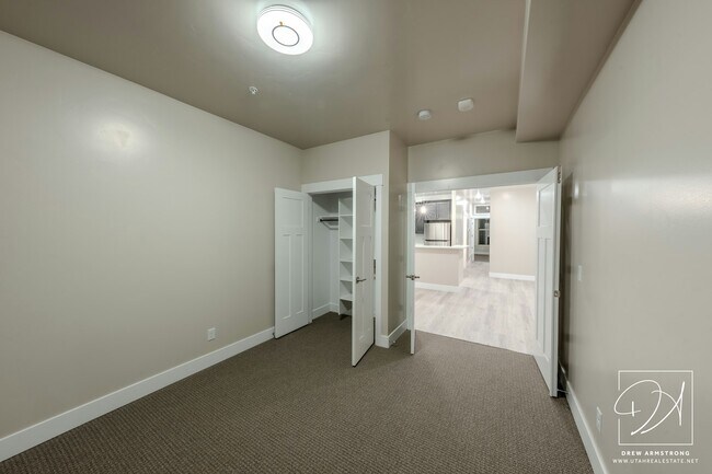 Building Photo - 67 S Main St