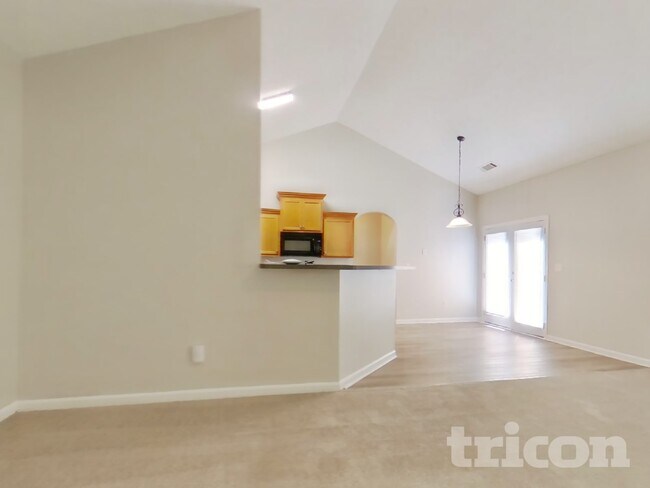 Foto del edificio - 5746 Lakeside Dr