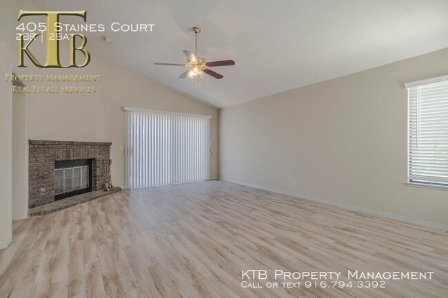 Building Photo - Very nice 2 bedroom w/den in gate community