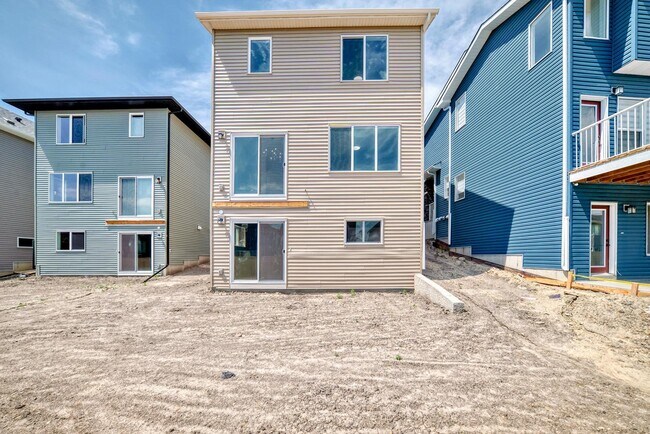 Photo du bâtiment - 934 Bayview Hts SW