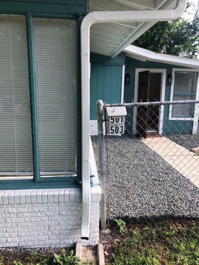 Entrada - 501 Westwood Dr