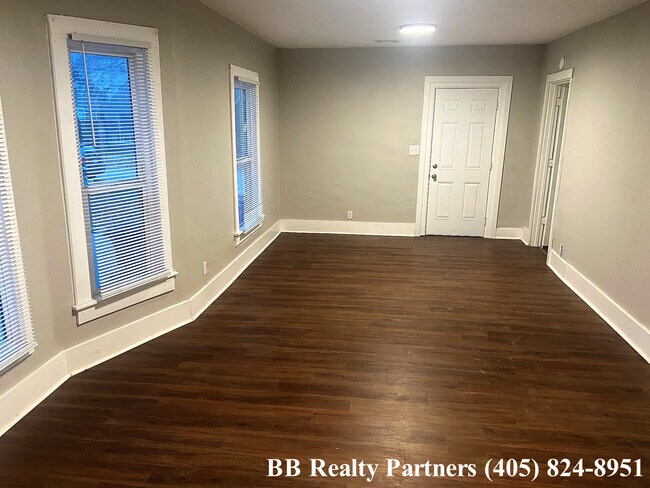 Foto del edificio - 1121 S Quaker Ave