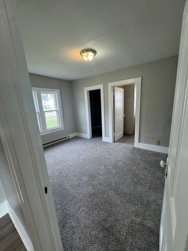 Building Photo - Mid-town 1 bedroom home