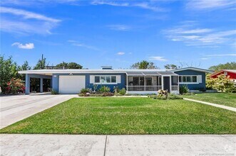 Building Photo - 3676 NE Skyline Dr