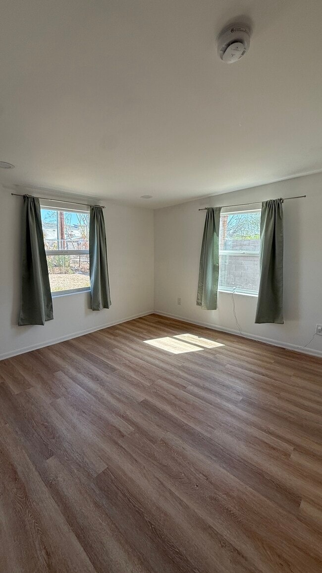 Foto del edificio - 3020 E Virginia Ave