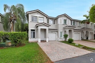 Building Photo - 5620 NW 113th Pl