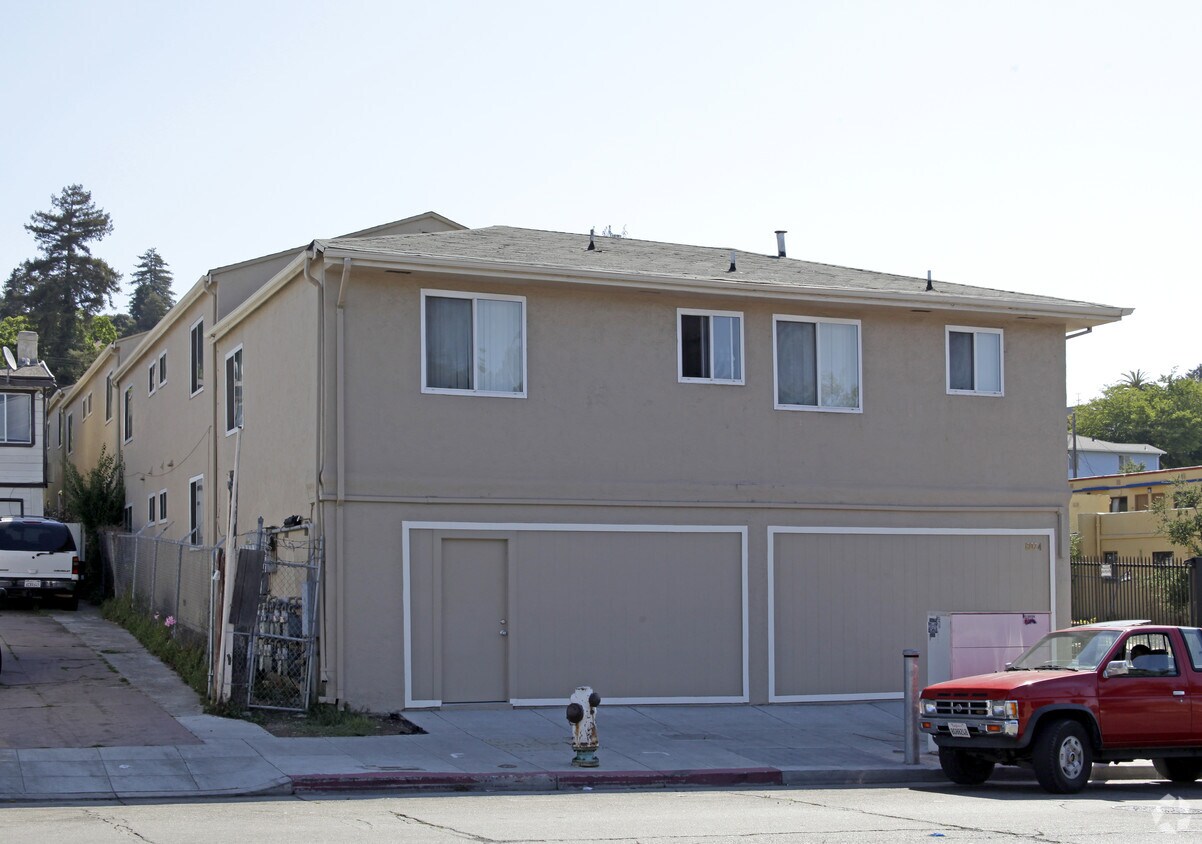 Building Photo - 8024 Macarthur Blvd