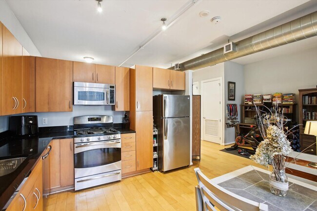 Foto del edificio - Incredible 1BR/1BA Condo Blocks from the Metro Vibrant Mount Vernon Triangle!
