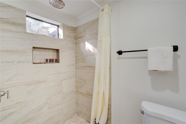 Foto del edificio - 347 NE 110th St