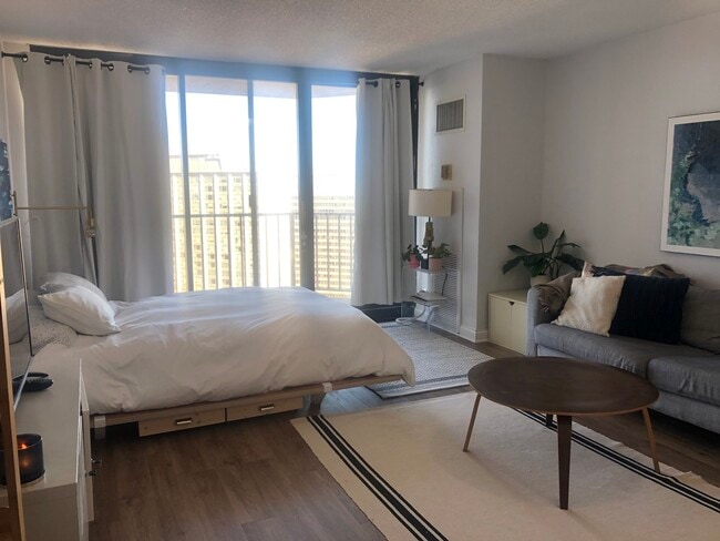 Building Photo - 3660 N Lake Shore Dr