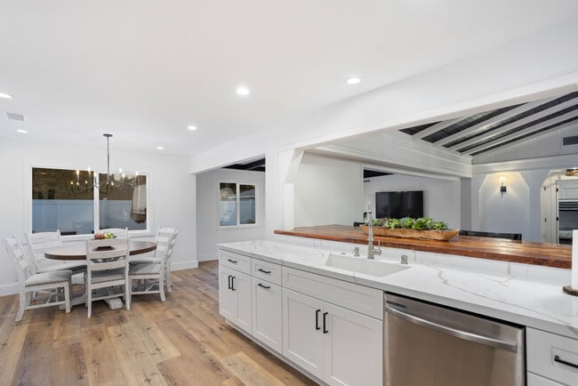 Building Photo - 19119 Ingomar St