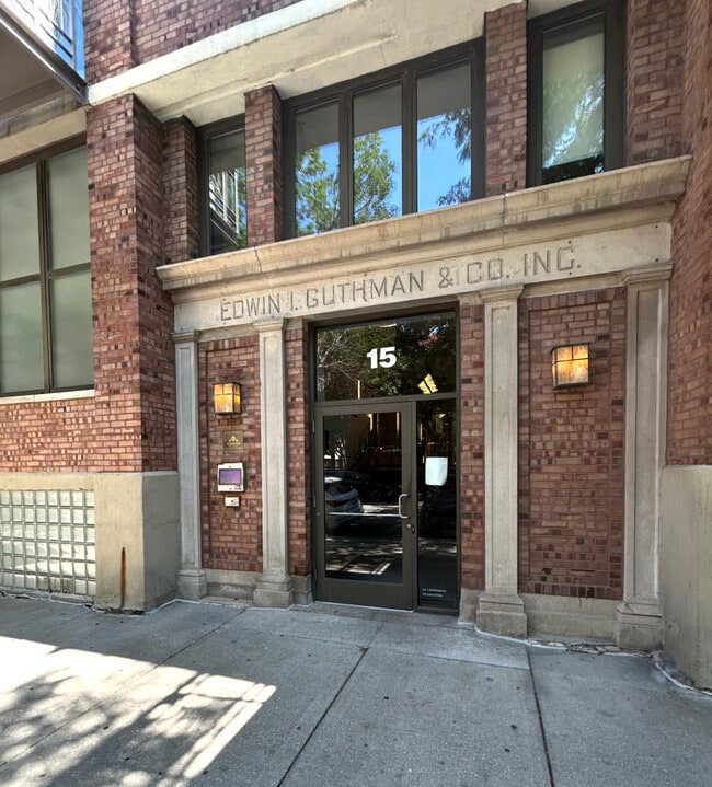 Building Photo - 15 S Throop St
