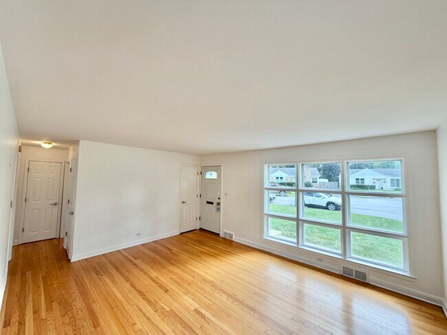 Foto del edificio - 5816 W Greenleaf Ave