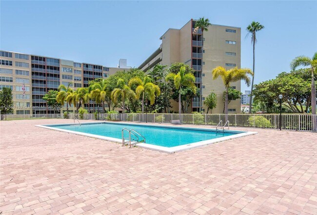 Foto del edificio - 1750 NE 191st St