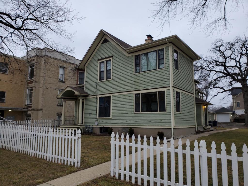 117 Hinsdell Pl, Elgin, IL 60120 House Rental in Elgin, IL