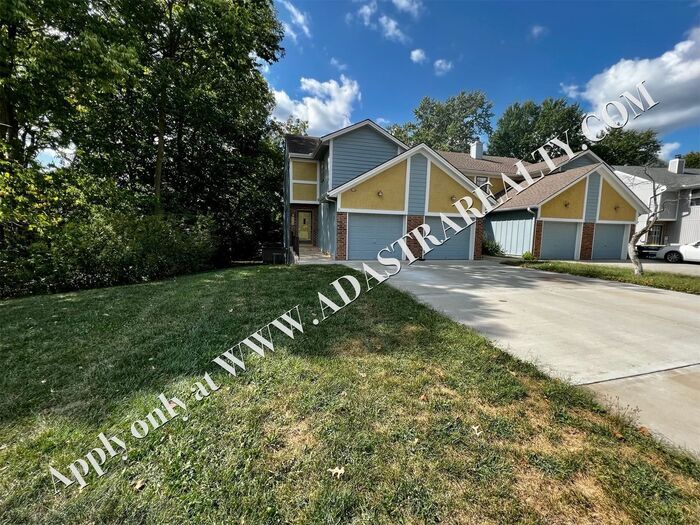 Foto principal - Spacious Duplex in Lee's Summit-Available ...