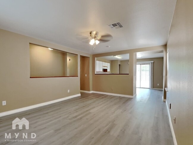 Building Photo - 11793 W Dahlia Dr