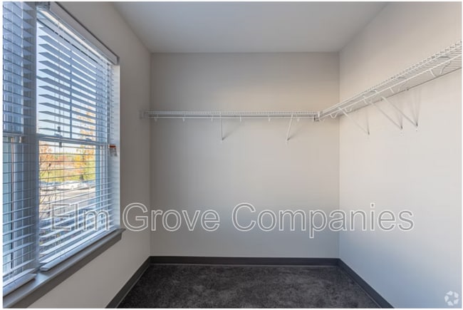 Building Photo - 13 Bridle Path