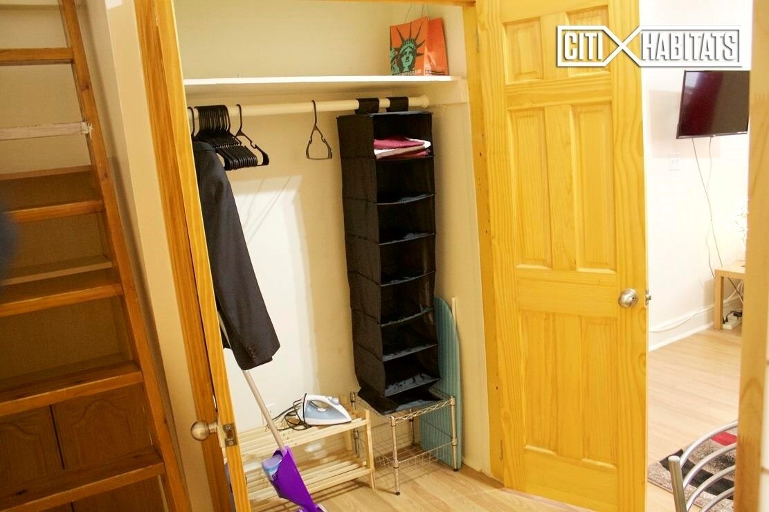 Foto del edificio - 344 W 46th St