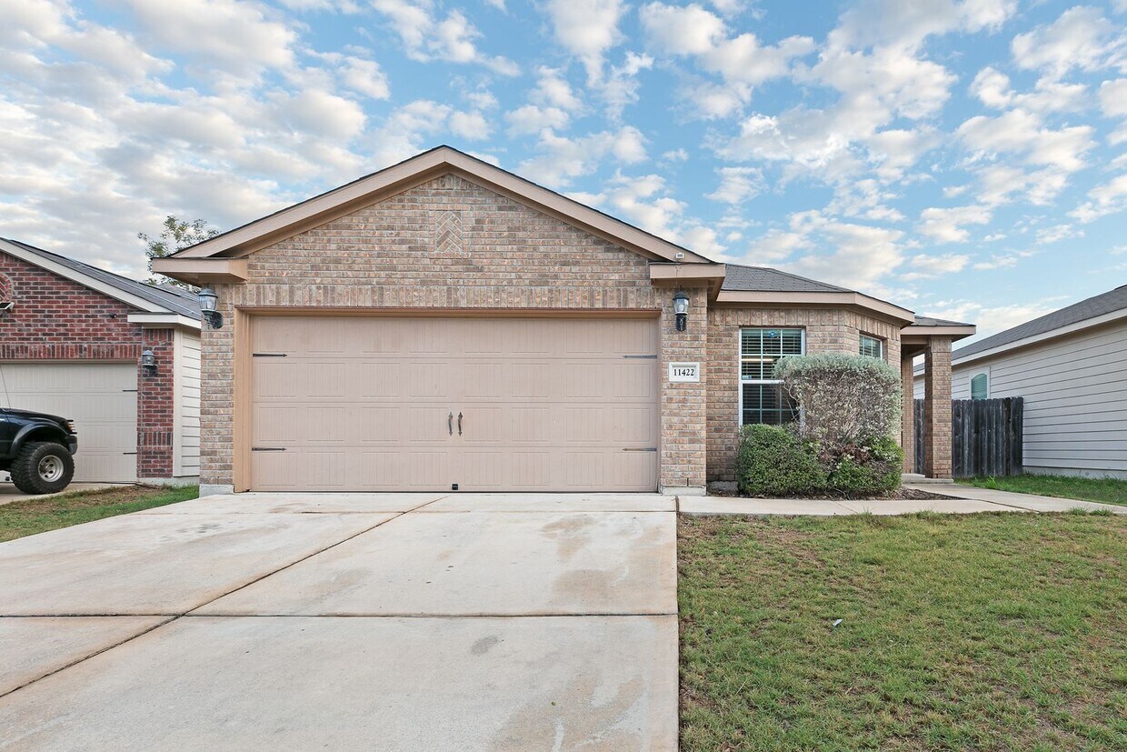 Luckey Ranch Single Story 3 bedroom with d... House Rental in San