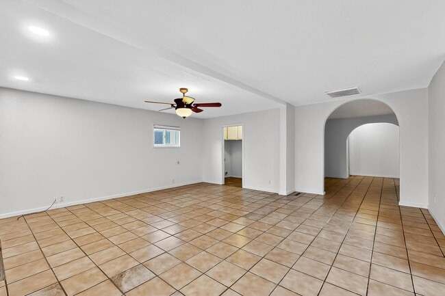 Building Photo - 4109 Comanche Rd NE