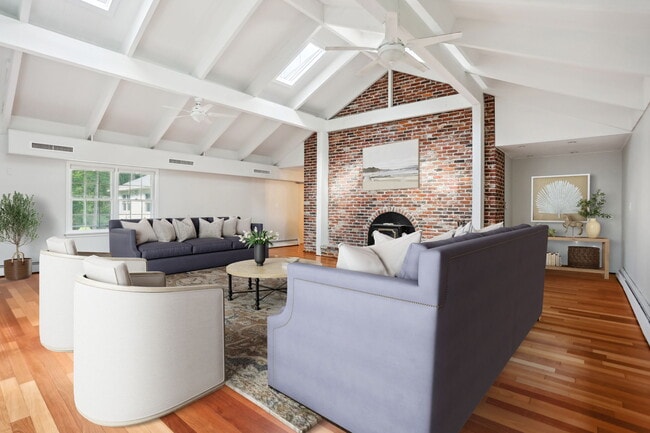 Building Photo - 1674 High Point Ln