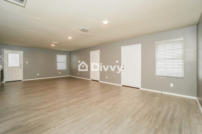 Foto del edificio - 8522 Bunting Pl