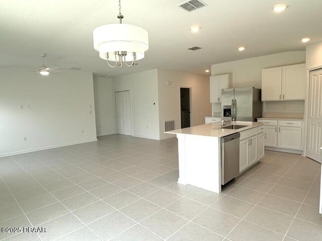 Building Photo - 2324 Green Valley St