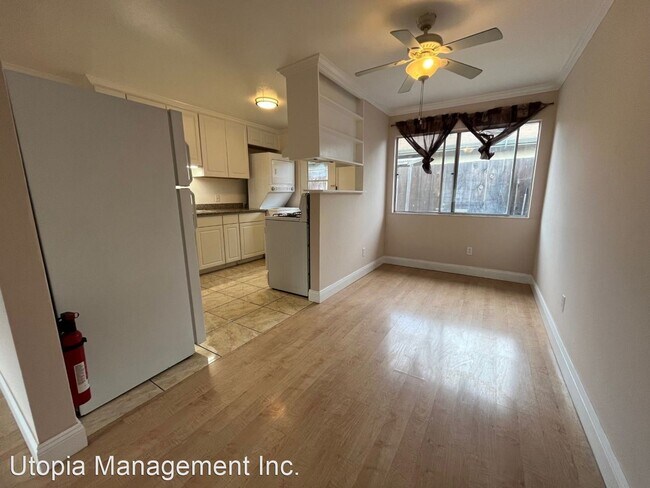 Building Photo - 2 br, 1 bath House - 2127 Fairway Drive
