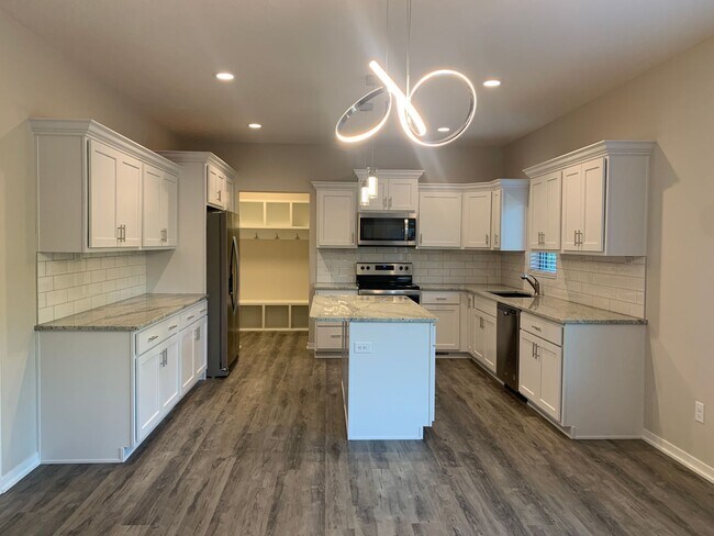 Building Photo - Beautiful Newer Walkout Ranch Townhome