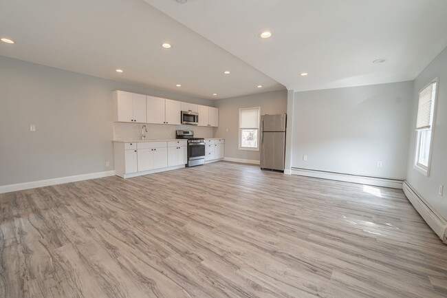 Building Photo - 12 Union Ave