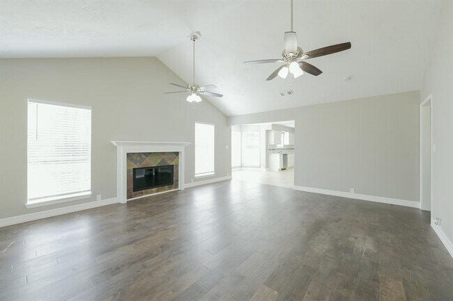 Building Photo - 424 Tejas Blvd