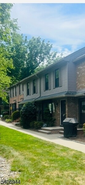 Building Photo - 181 Long Hill Rd